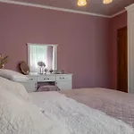 Meri Nyaraló *