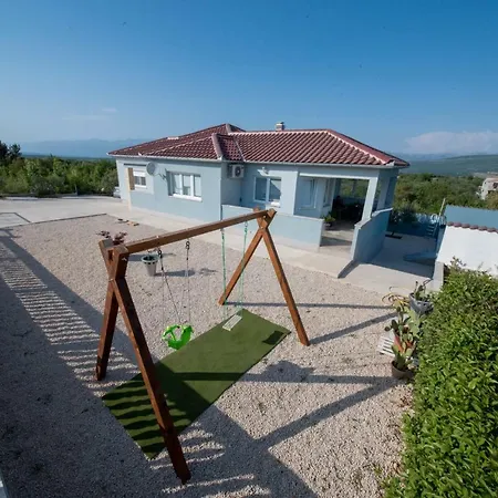 بيت للعطل Meri *